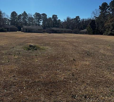 4th image of W Huggins St