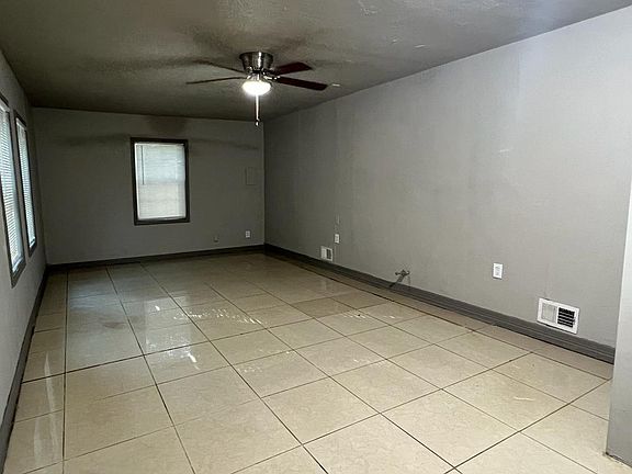 3rd image of 904 N Marshall Dr