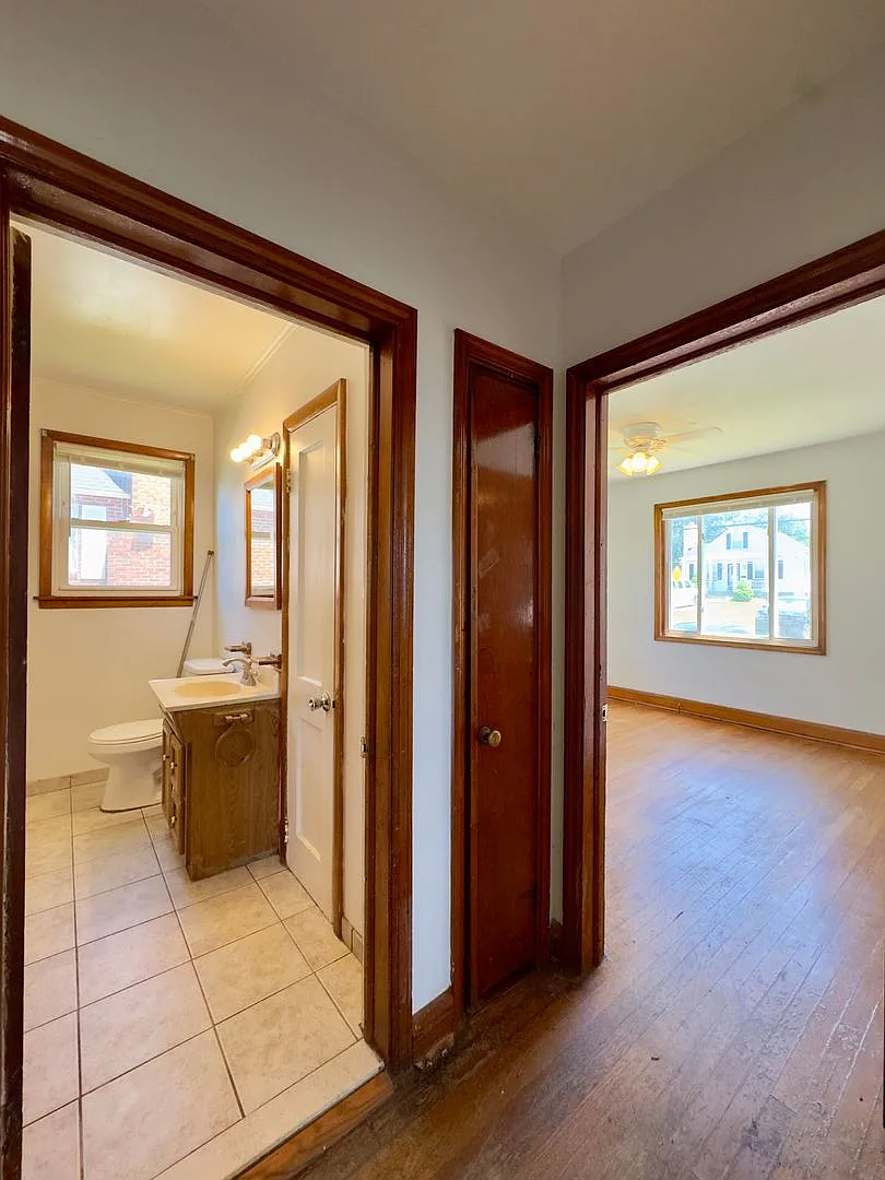 Charming 3 Bedroom/2 Bathroom Home in Parkville, MD! — Photo 4