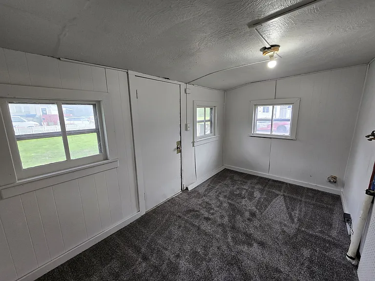 425 Glenwood St — Photo 24