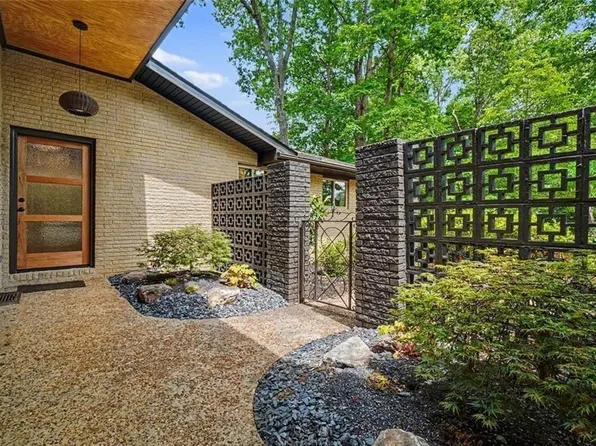 2700 Hawaii Ct, Decatur, GA 30033