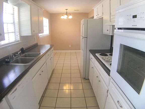 2nd image of 1401 High Meadows Dr