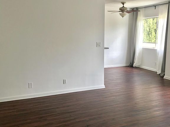 5th image of 747 N Sycamore Ave