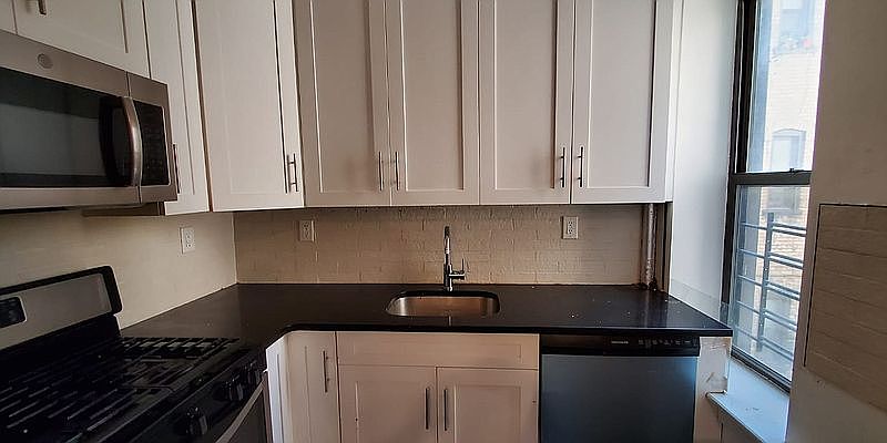 1st image of 816 E 12th St #2D
