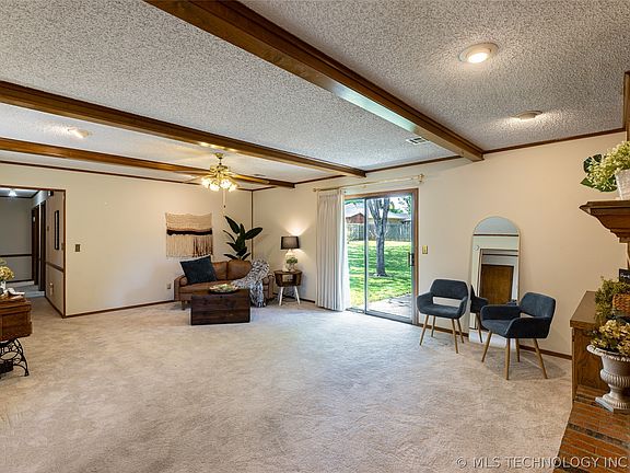 5th image of 1303 N Douglas Dr