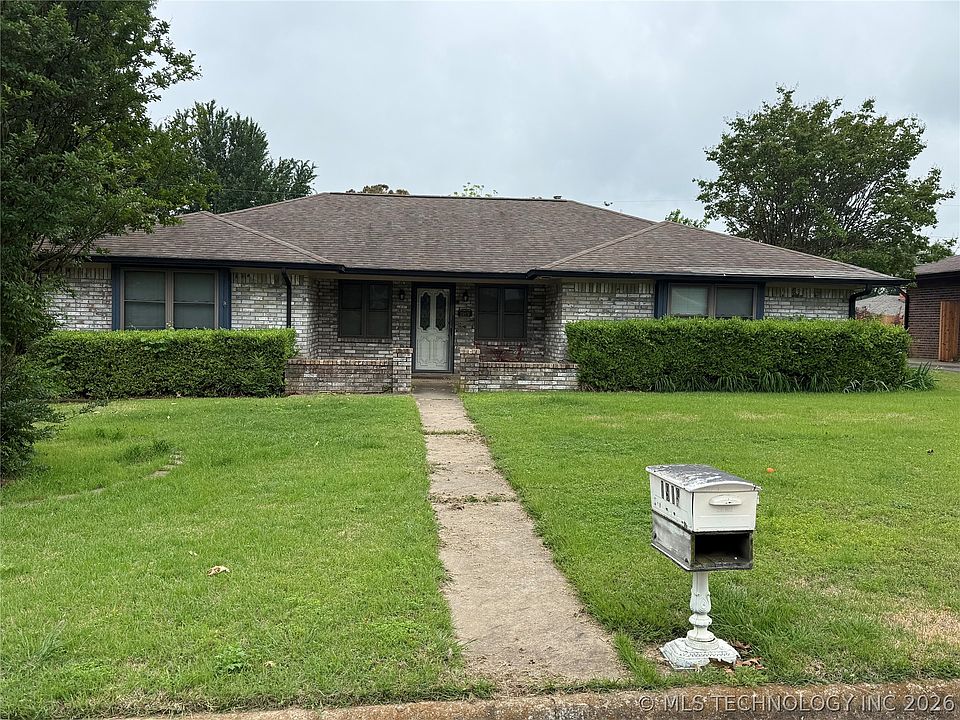 1st image of 1919 Parkway Cir