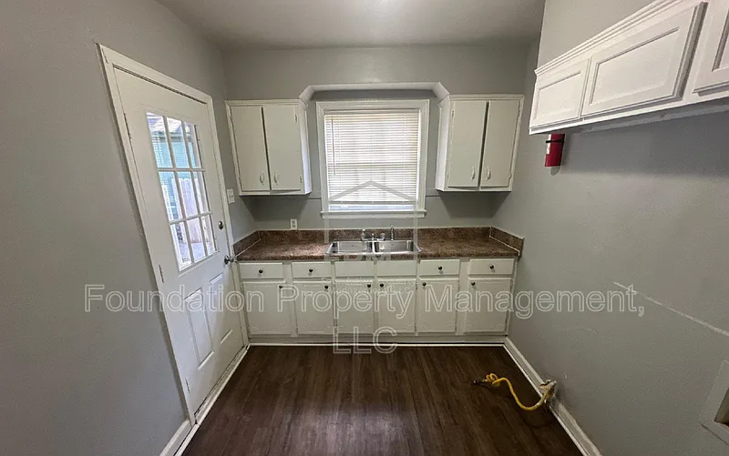 2 bed, 1.0 bath, 976 sqft, $895 — Photo 3