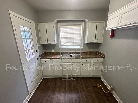 3rd image of 44 N Holmes St