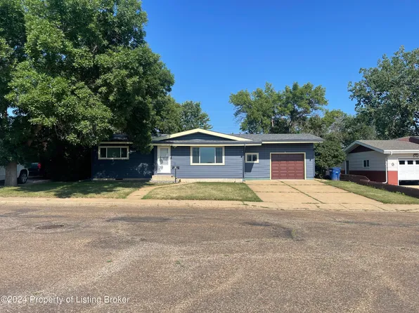 178 Baker Ave, Dickinson, ND 58601