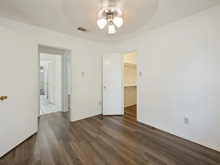 5431 Wild West Dr — Photo 16