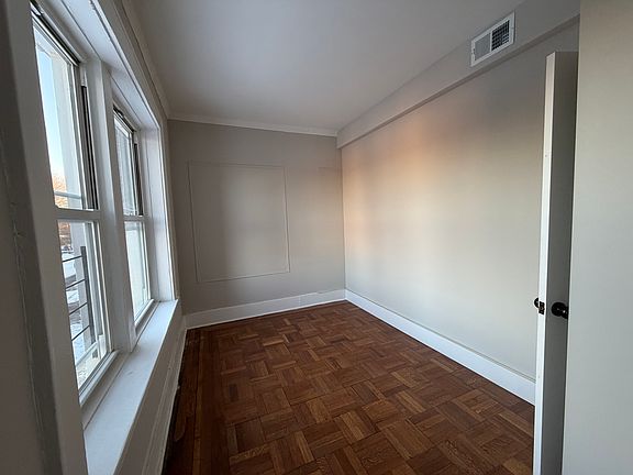3rd image of 500-04 W 7th St #303