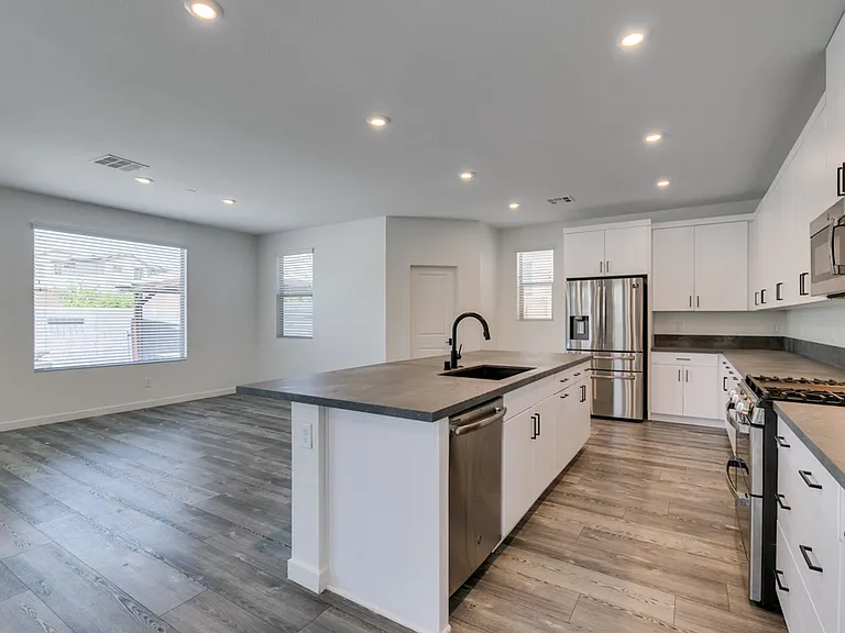 6915 Fordham Creek St — Photo 2