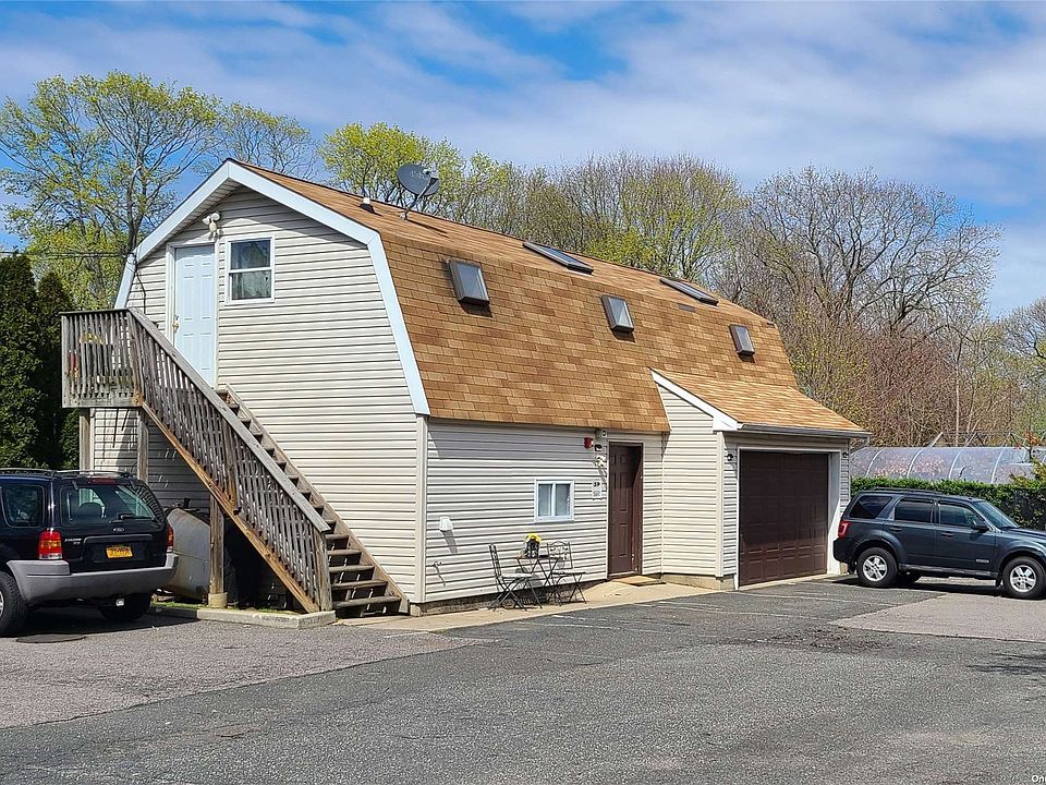2nd image of 525 Patchogue Rd
