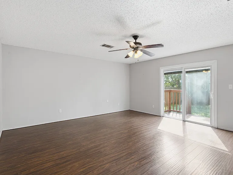 7900 Rosenberry Dr — Photo 5