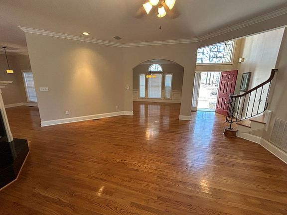 5th image of 216 Rollingwood Cir NW