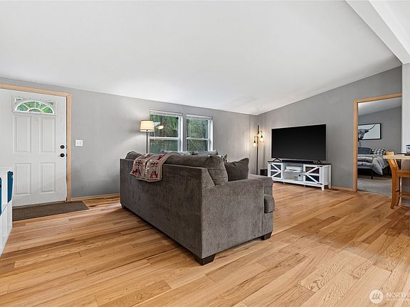 5th image of 15450 Diaz Place SW