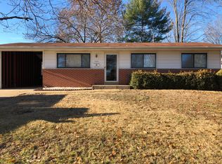 1095 Campion Ln, Florissant, MO 63031