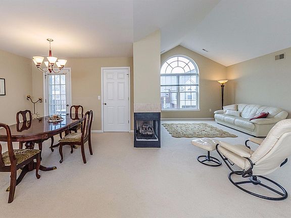 2nd image of 3085 Primrose Ln