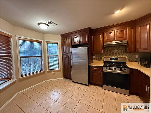 3rd image of 1210 Holly Ct