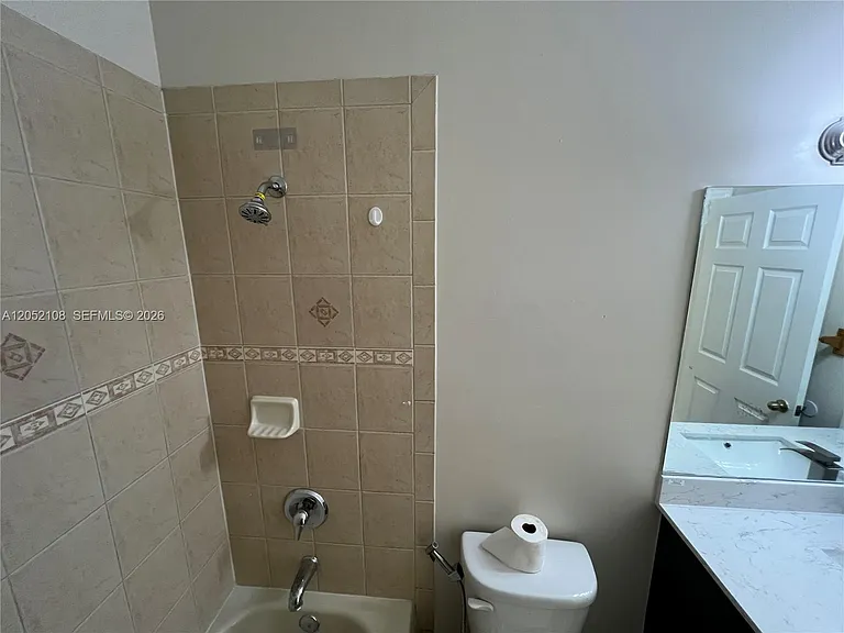 100 SW 15th Ave — Photo 21