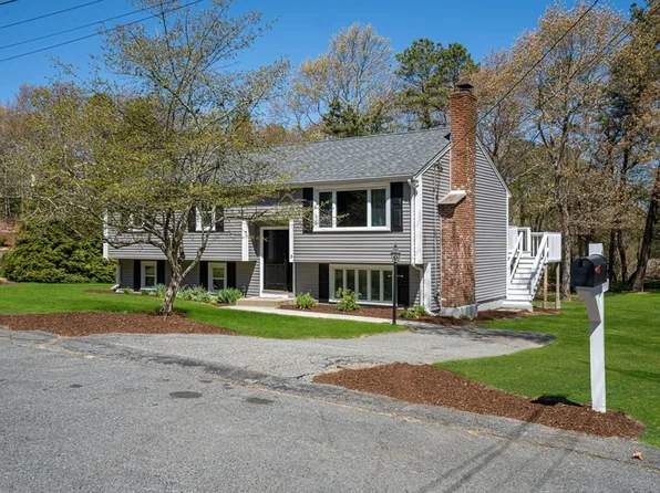 3 W Hill Rd, Plymouth, MA 02360