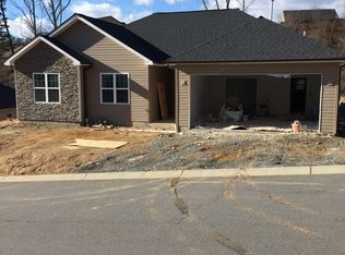 42 River Walk Dr, Asheville, NC 28804