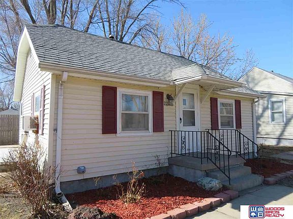 2nd image of 2212 N Grand Island Ave