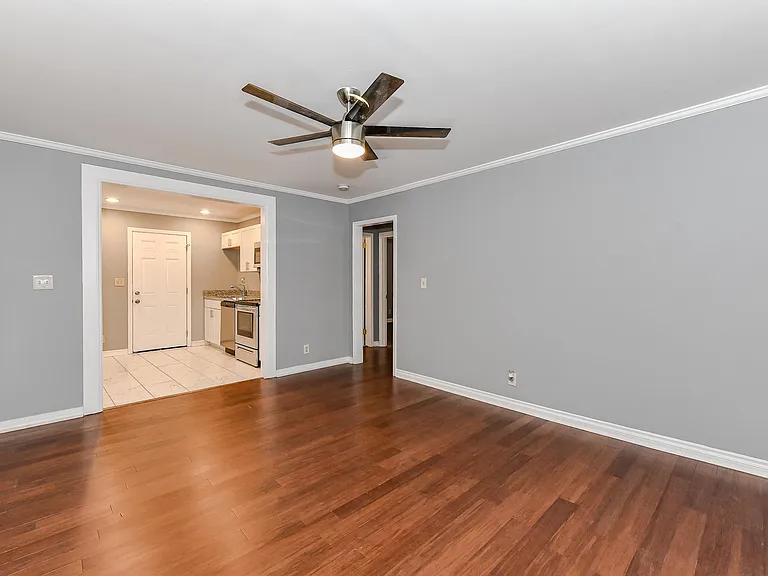 306 Plymouth Ave — Photo 12