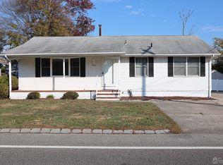 537 E Bayview Ave, Ocean Gate, NJ 08740