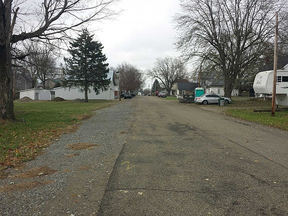 4th image of 27 W 2nd St