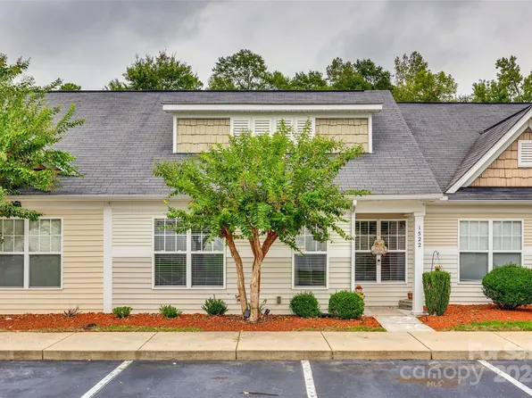 1522 Harpers Inlet Dr, Clover, SC 29710