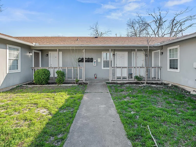 410 Old Thorndale Rd #D — Photo 4