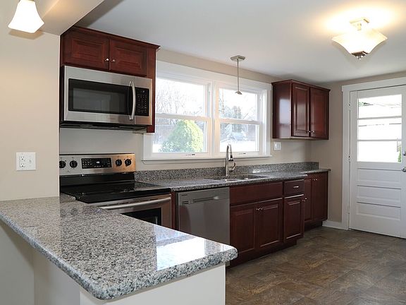 5th image of 320 W South St