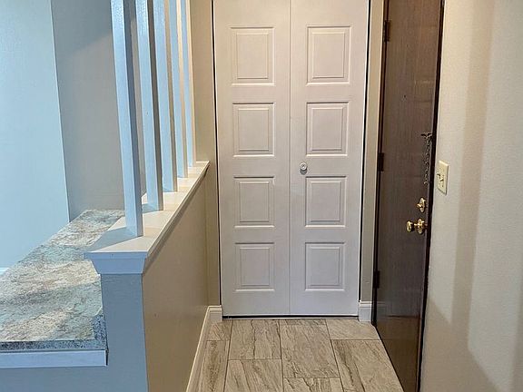 5th image of 202 Williamsburg Dr APT 4