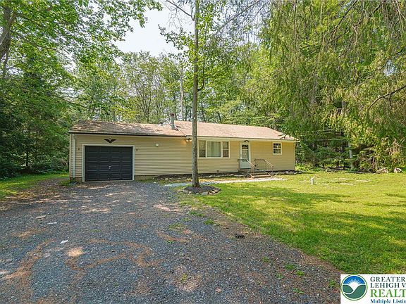 2nd image of 3279 Beech Ridge Dr