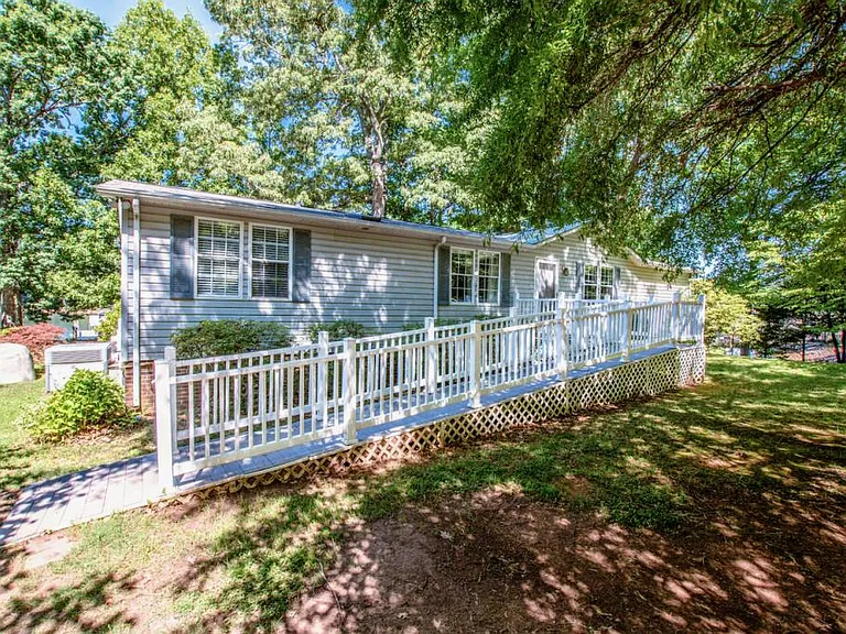 447 Kemp Rd — Photo 2