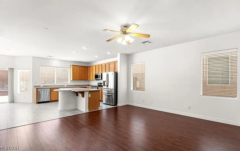 9123 Weeping Hollow Ave — Photo 4