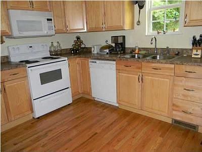 3rd image of 419 W Bell Ave