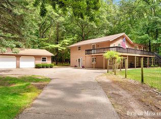 1160 Scenic Dr, Muskegon, MI 49445