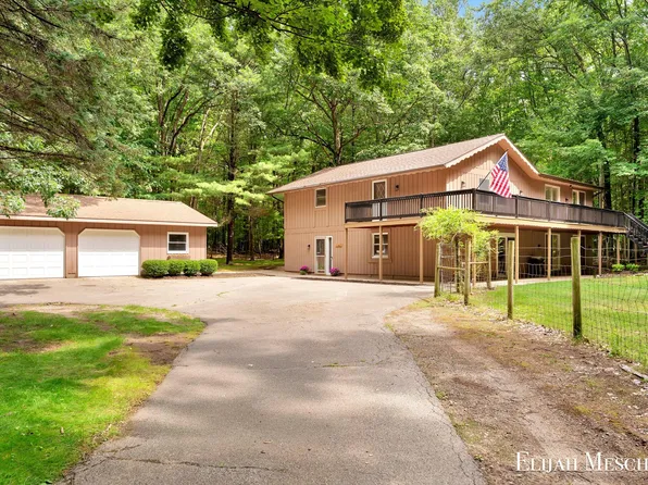 1160 Scenic Dr, Muskegon, MI 49445