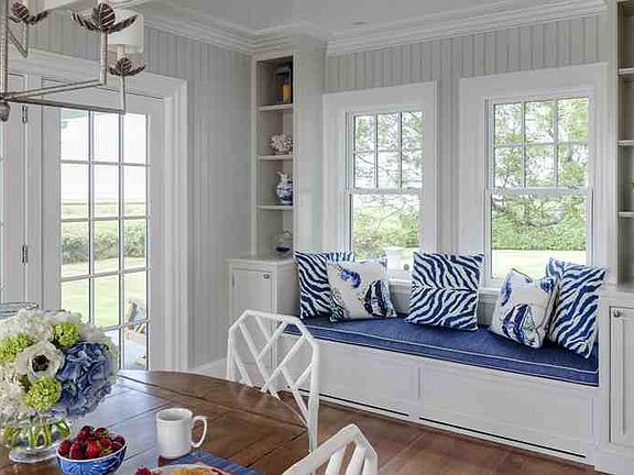 Kitchen seating area