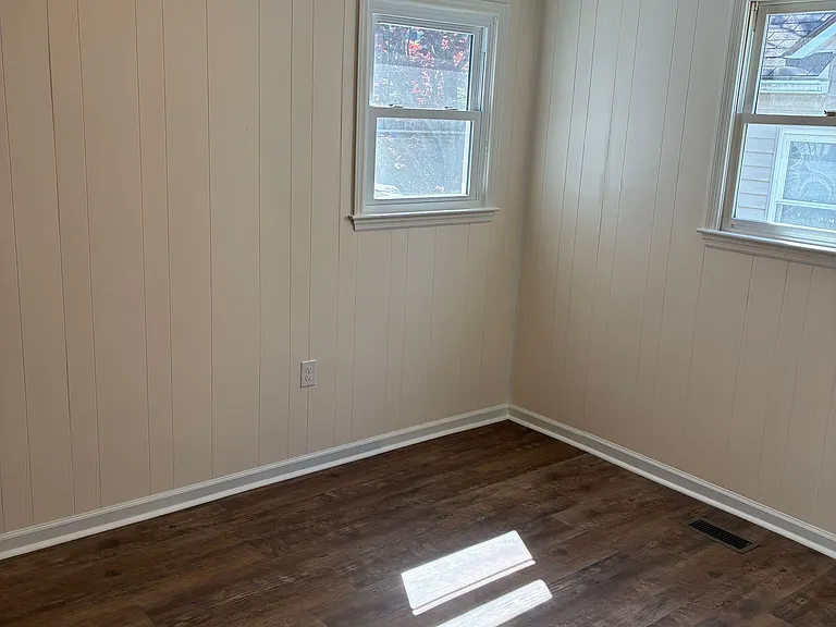 314 Thompson Ave — Photo 22