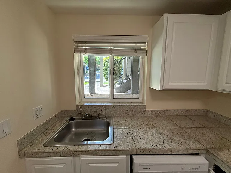11112 NE 124th Ln #D115 — Photo 10