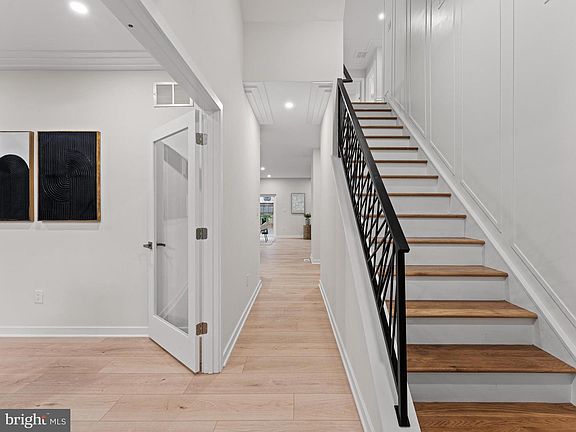 3rd image of 306 Cherry Hill Blvd