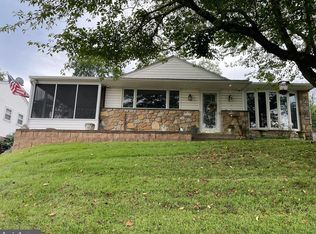 340 Robinson Dr, Broomall, PA 19008