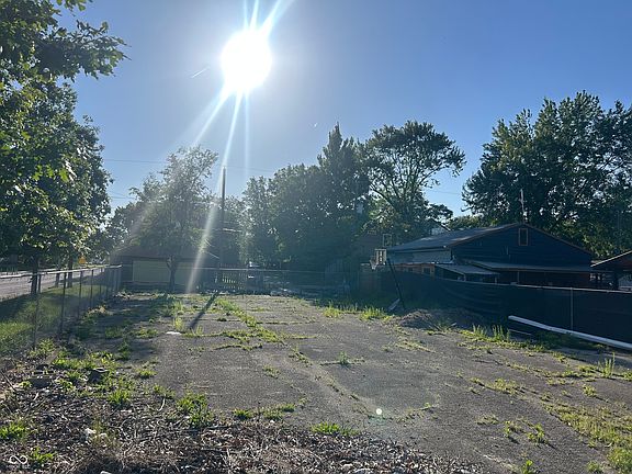 4th image of 302 Jefferson Ave