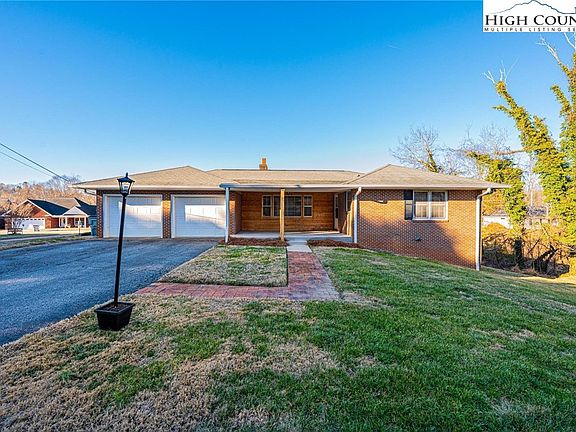 2nd image of 620 Diamondhead Drive