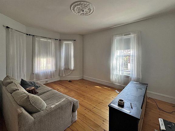 5th image of 25 Sargent St