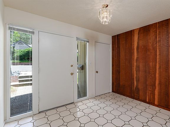 5th image of 30 Highland Court