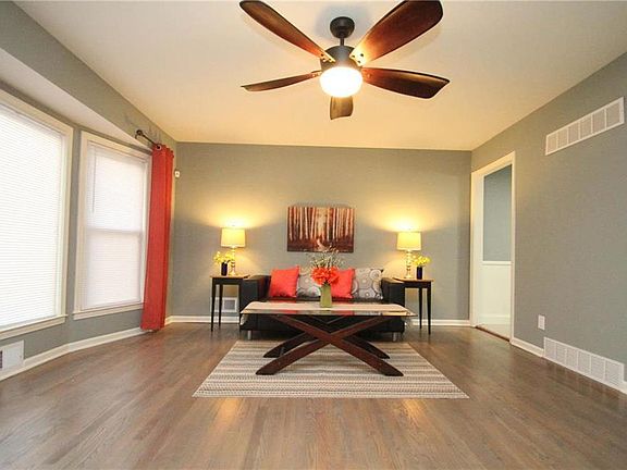 3rd image of 8143 Flora Ave